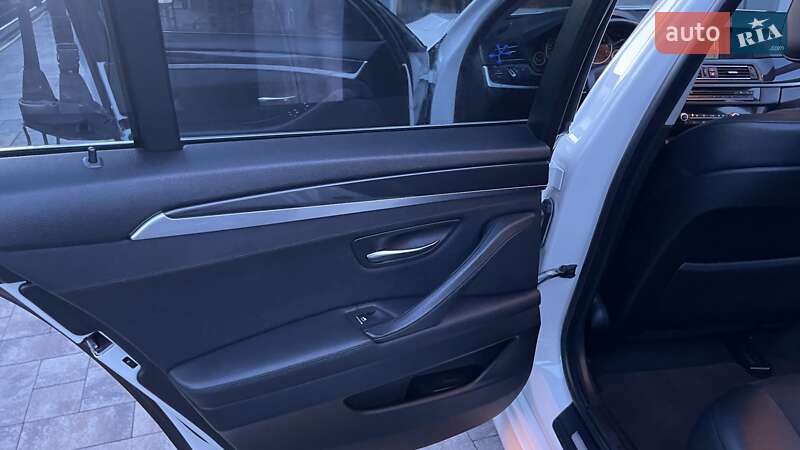 Седан BMW 5 Series 2012 в Львові