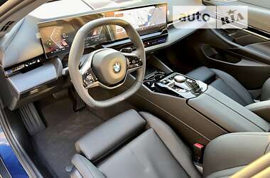 Седан BMW 5 Series 2023 в Киеве