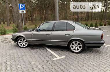Седан BMW 5 Series 1990 в Маневичах