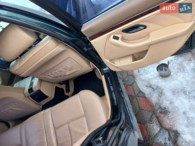 Седан BMW 5 Series 2002 в Рокитном