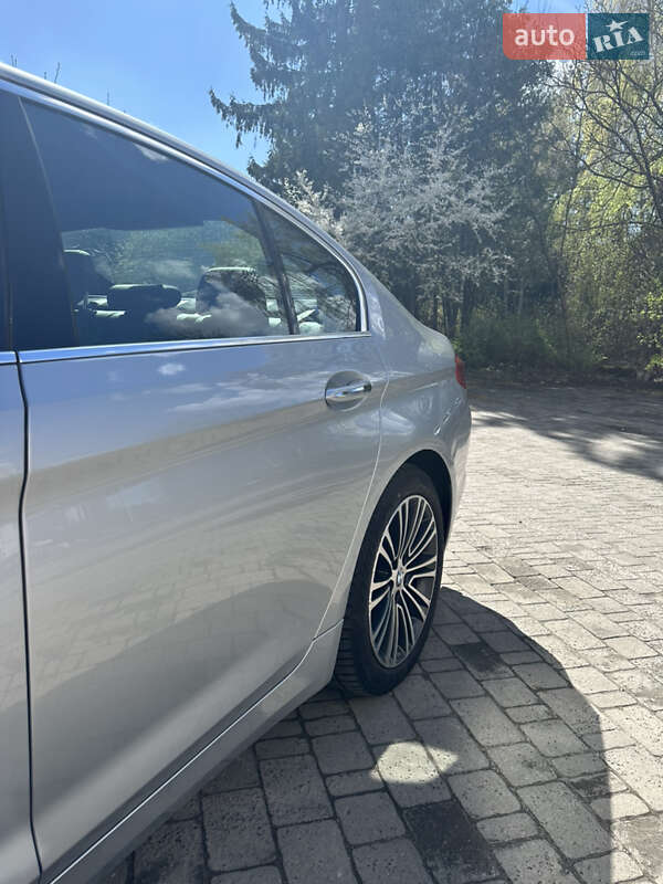 Седан BMW 5 Series 2017 в Луцке