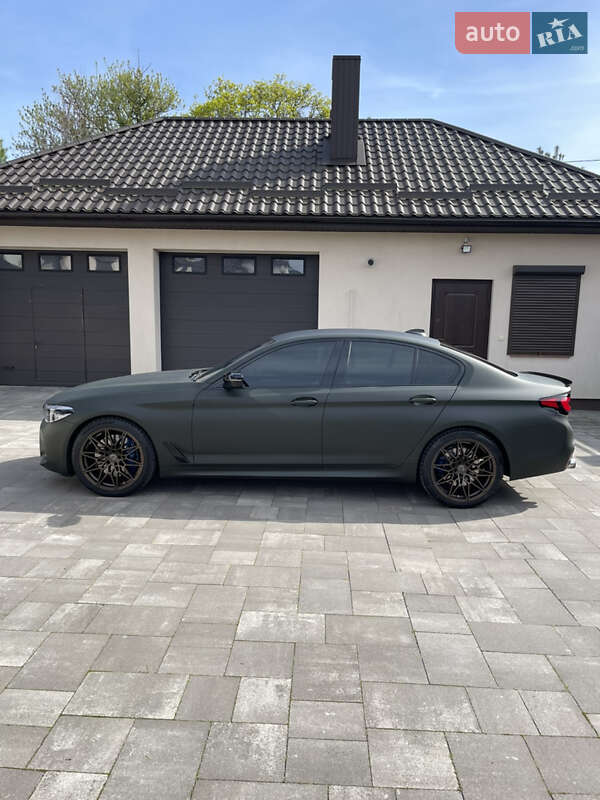 Седан BMW 5 Series 2017 в Ровно