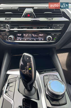 Седан BMW 5 Series 2017 в Ровно