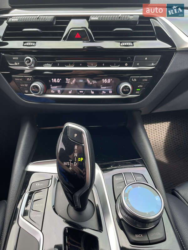 Седан BMW 5 Series 2017 в Ровно