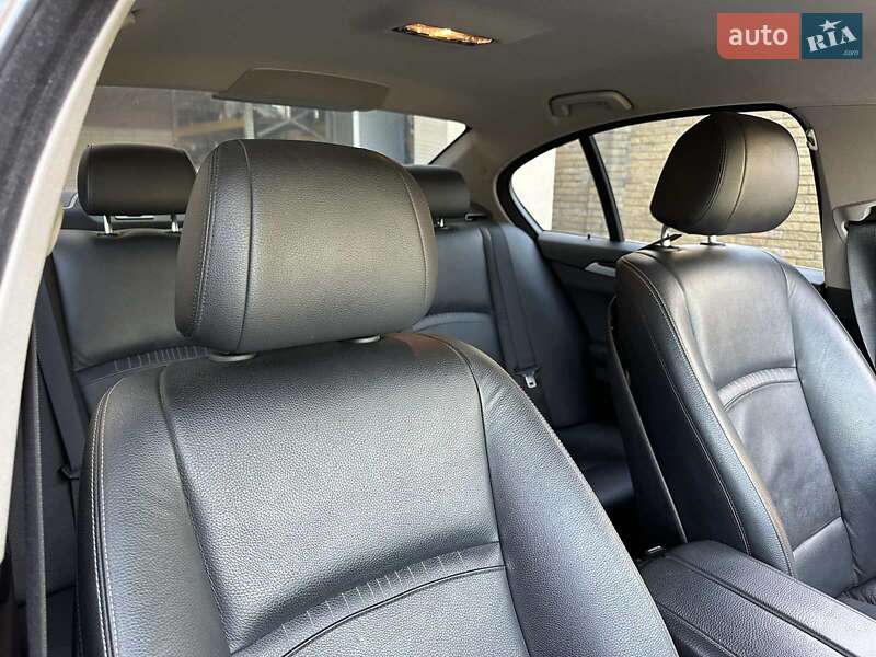 Седан BMW 5 Series 2013 в Луцке
