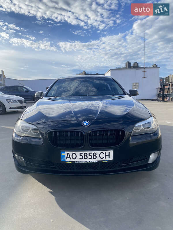 Седан BMW 5 Series 2012 в Мукачево