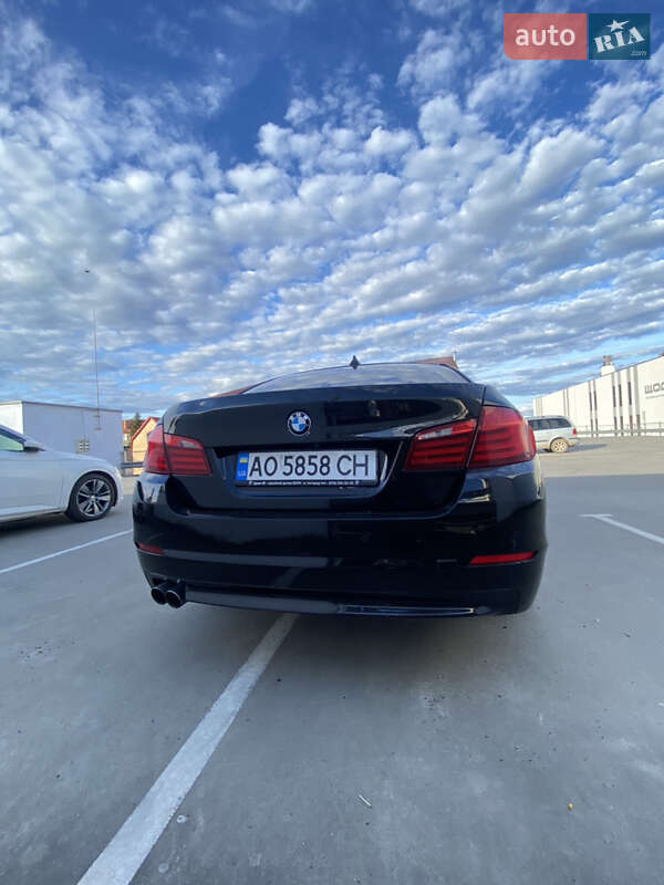 Седан BMW 5 Series 2012 в Мукачево
