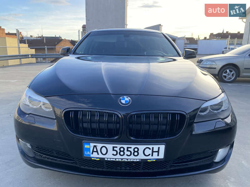 Седан BMW 5 Series 2012 в Мукачево
