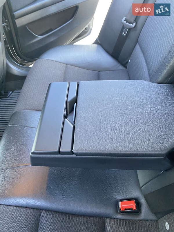 Седан BMW 5 Series 2012 в Мукачево