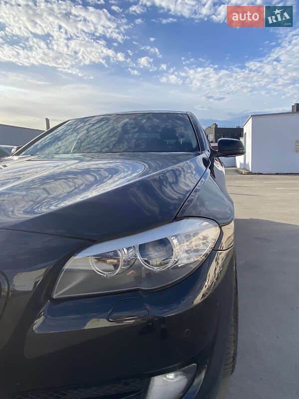 Седан BMW 5 Series 2012 в Мукачево