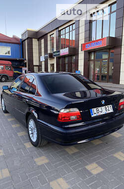 Седан BMW 5 Series 2002 в Рокитному