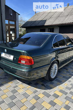 Седан BMW 5 Series 2001 в Корце