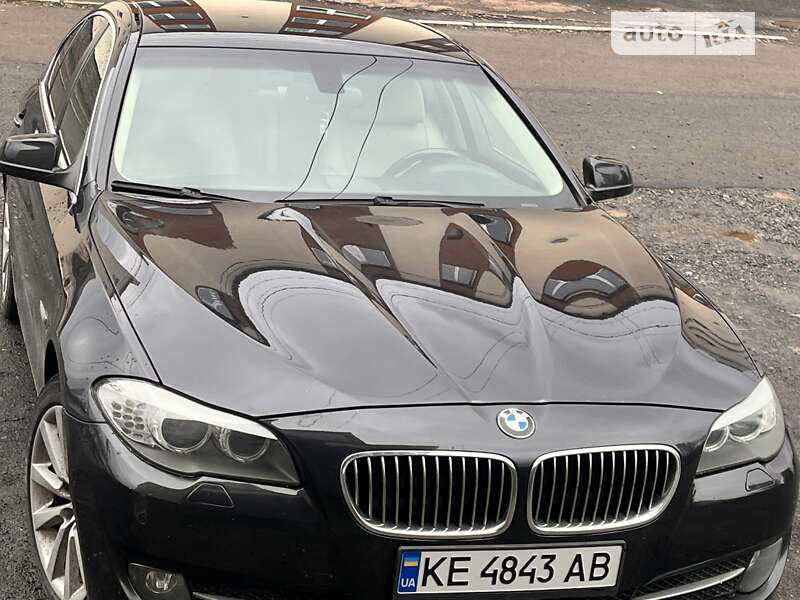 Седан BMW 5 Series 2012 в Воловцю