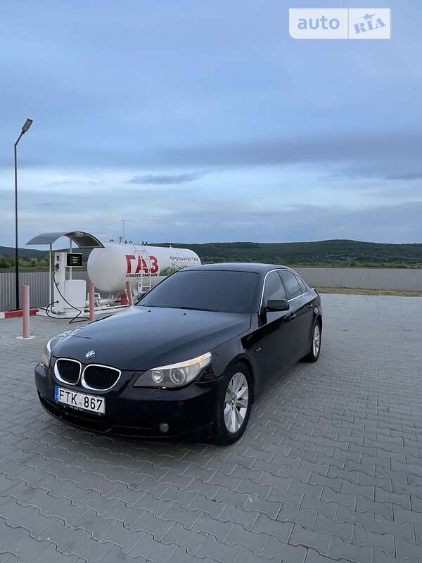 Седан BMW 5 Series 2005 в Новоселице