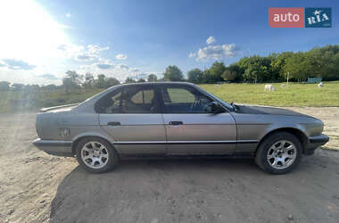 Седан BMW 5 Series 1988 в Монастирищеві