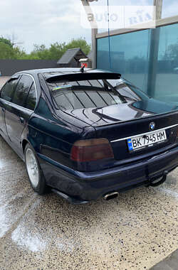 Седан BMW 5 Series 2001 в Сарнах