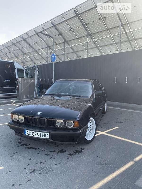Седан BMW 5 Series 1990 в Самборе
