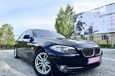Седан BMW 5 Series 2011 в Мене