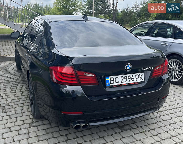 Седан BMW 5 Series 2011 в Львові