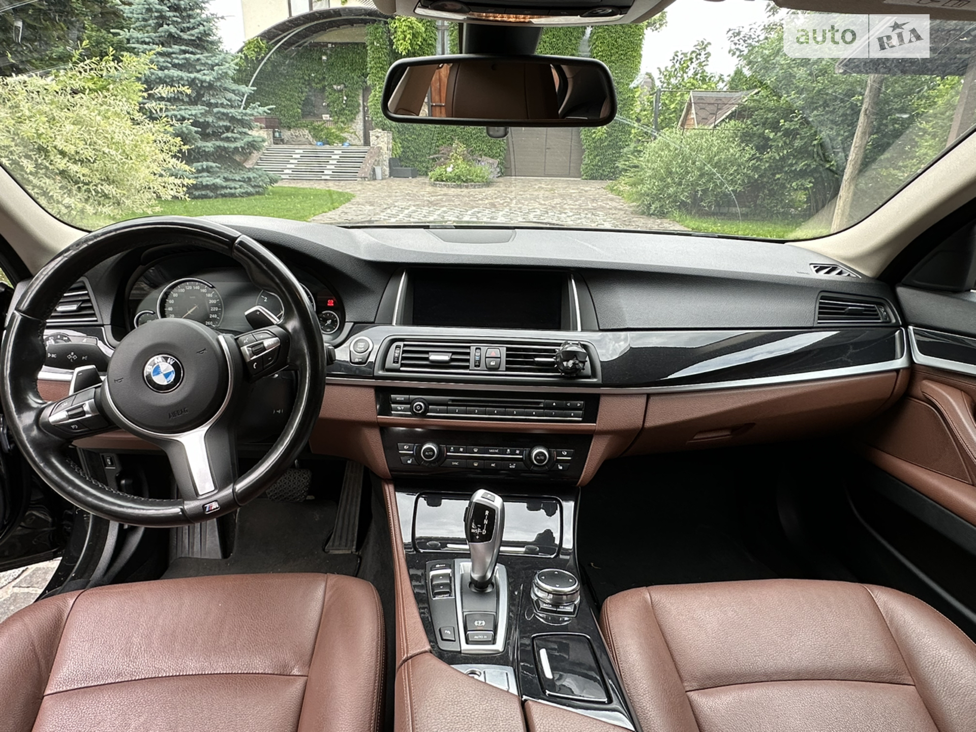 BMW 5 серії 2016 року