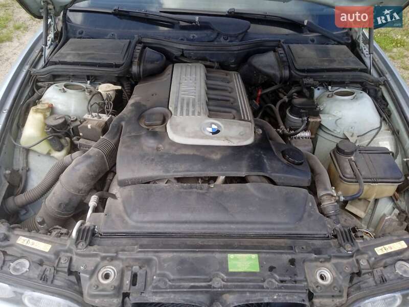 Седан BMW 5 Series 2000 в Костополе