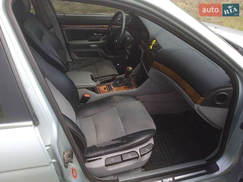 Седан BMW 5 Series 2000 в Костополе
