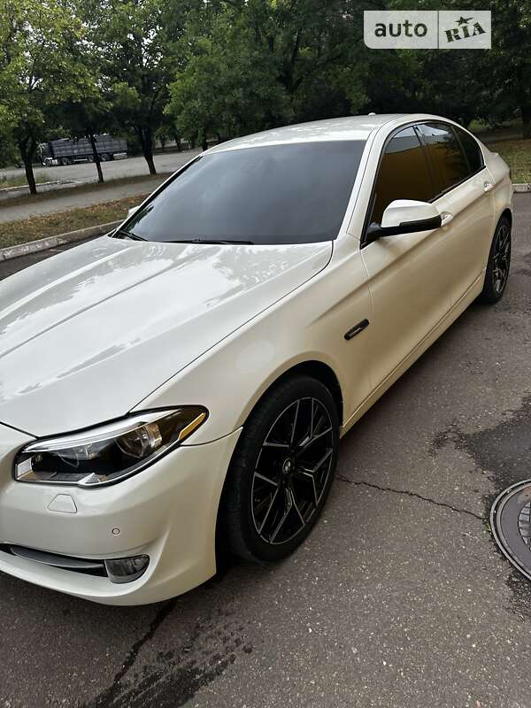 Седан BMW 5 Series 2012 в 