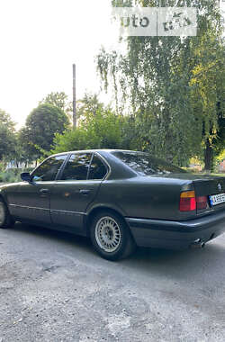 Седан BMW 5 Series 1988 в Хоролі