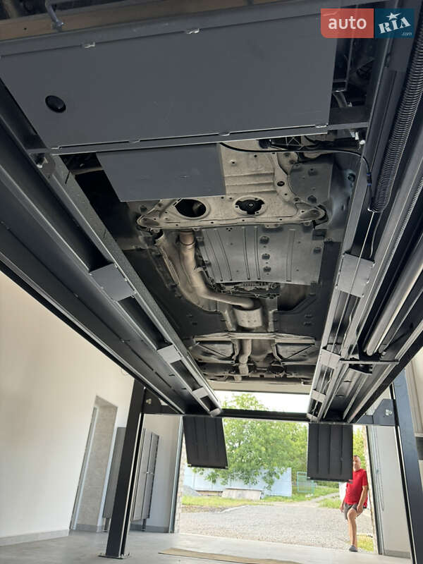 Седан BMW 5 Series 2018 в Дрогобичі