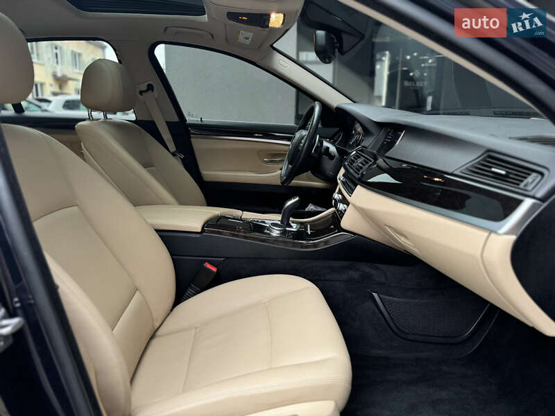 Седан BMW 5 Series 2015 в Львові