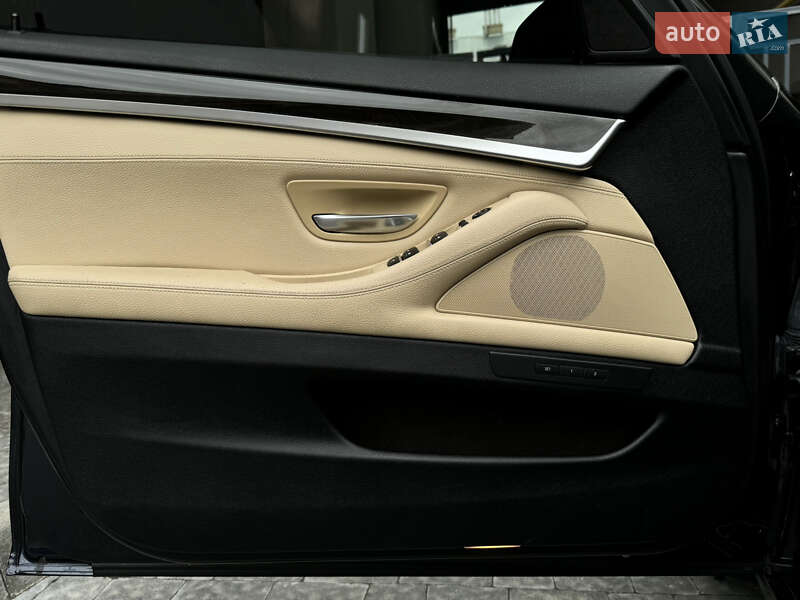 Седан BMW 5 Series 2015 в Львові