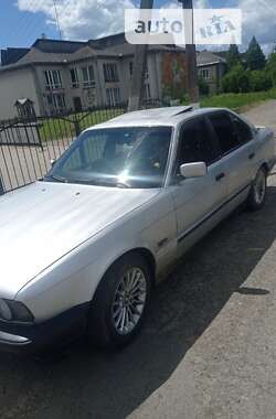 Седан BMW 5 Series 1994 в Чернівцях