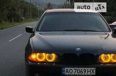 Седан BMW 5 Series 2000 в Ужгороде