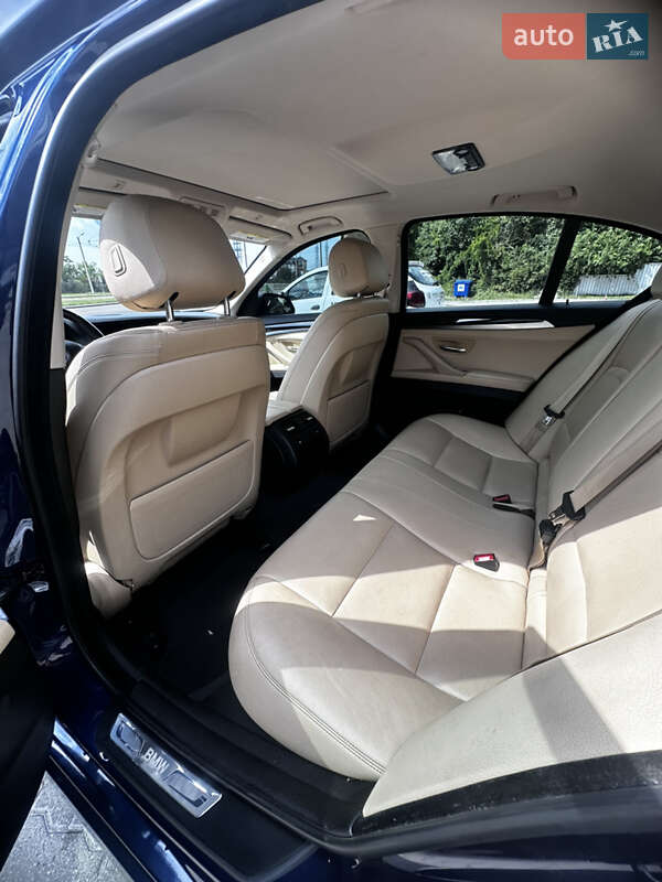 Седан BMW 5 Series 2015 в Львові