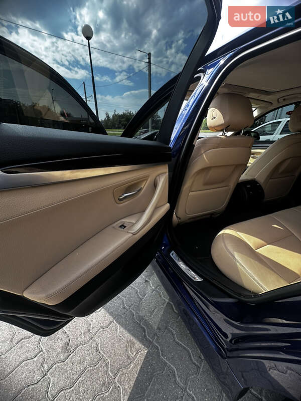 Седан BMW 5 Series 2015 в Львові
