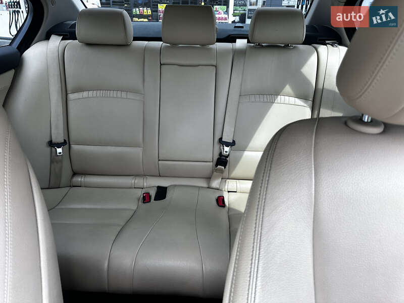 Седан BMW 5 Series 2015 в Львові