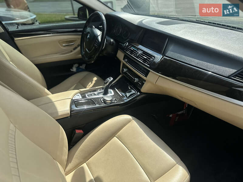 Седан BMW 5 Series 2015 в Львові