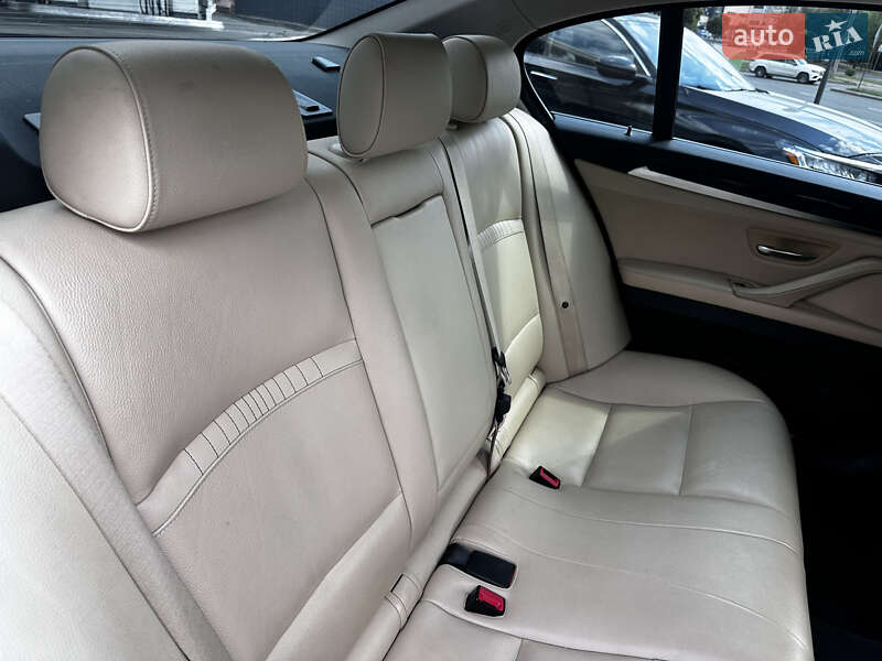 Седан BMW 5 Series 2015 в Львові