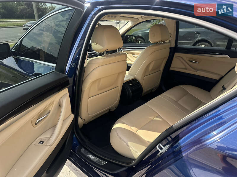 Седан BMW 5 Series 2015 в Львові