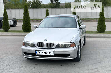 Седан BMW 5 Series 2000 в Сарнах