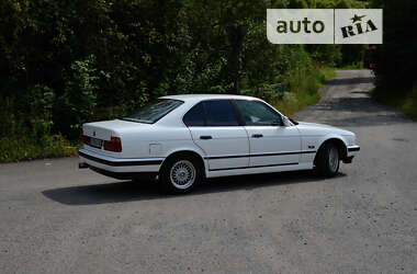 Седан BMW 5 Series 1990 в Воловце