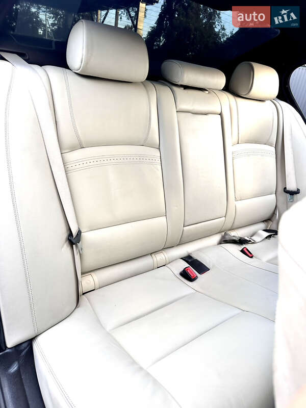 Седан BMW 5 Series 2015 в Коростене