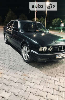 Седан BMW 5 Series 1988 в Чернівцях