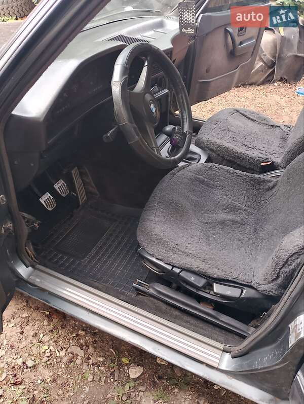 Седан BMW 5 Series 1982 в Томашполі