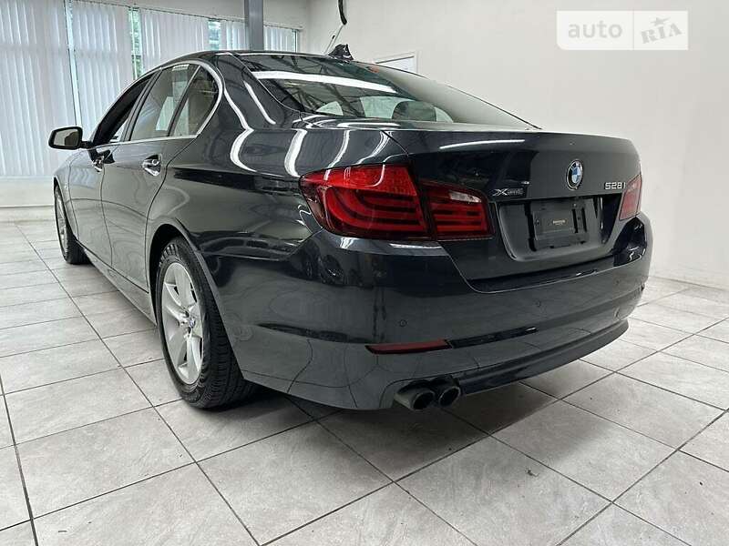 Седан BMW 5 Series 2013 в Львове