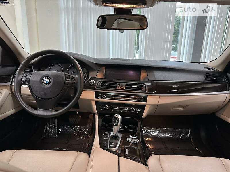 Седан BMW 5 Series 2013 в Львове