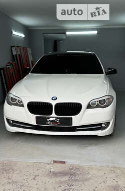 Седан BMW 5 Series 2010 в Чернівцях