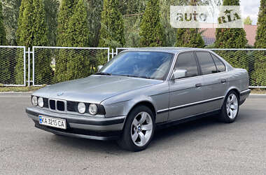 Седан BMW 5 Series 1989 в Смілі