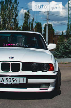 Седан BMW 5 Series 1990 в Днепре