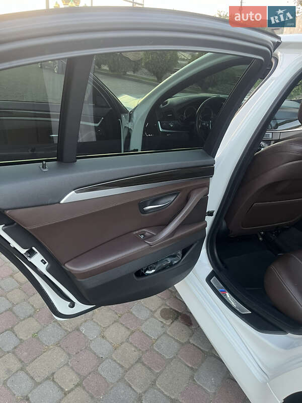 Седан BMW 5 Series 2014 в Тересве